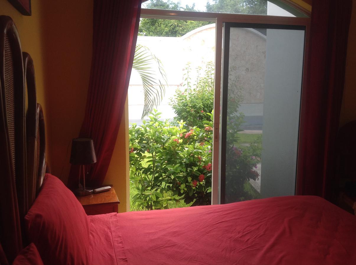 Casa Pili Bed & Breakfast Playa del Carmen Exterior photo